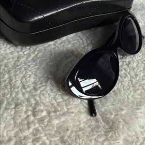 Elegant Black Sunglasses